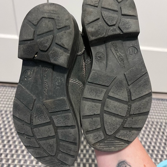 Girls Blundstones - Picture 2 of 2
